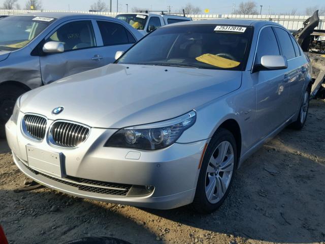 WBANV1C52AC157871 - 2010 BMW 528 XI SILVER photo 2