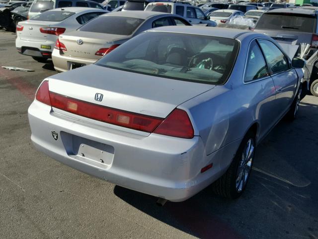 1HGCG3269YA020878 - 2000 HONDA ACCORD LX SILVER photo 4