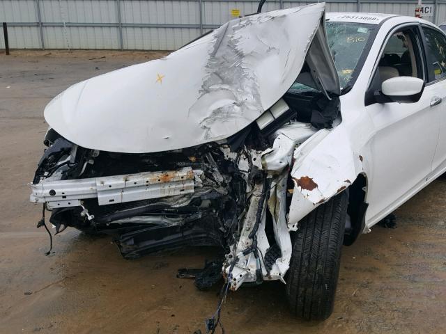 1HGCR2F3XGA226424 - 2016 HONDA ACCORD LX WHITE photo 9