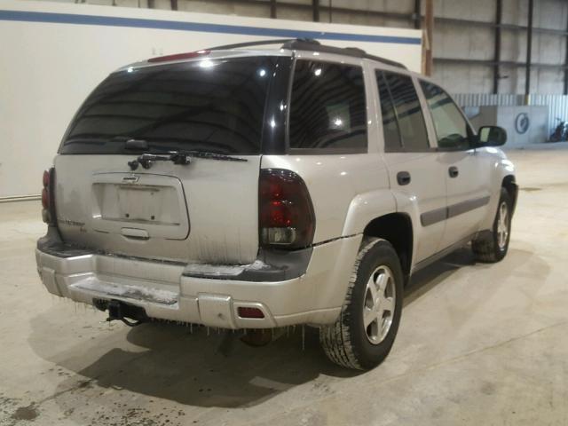 1GNDT13SX52146193 - 2005 CHEVROLET TRAILBLAZE GRAY photo 4