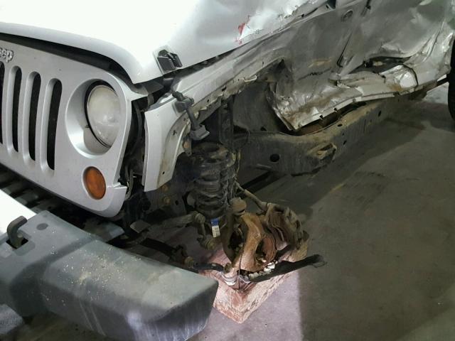 1J4FA54158L606437 - 2008 JEEP WRANGLER S SILVER photo 9