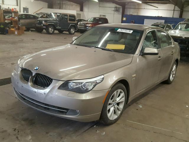 WBANV9C50AC138976 - 2010 BMW 535 XI Dorado foto 2