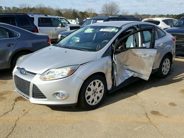 1FAHP3F25CL170002 - 2012 FORD FOCUS SE SILVER photo 2