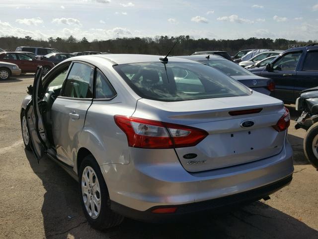 1FAHP3F25CL170002 - 2012 FORD FOCUS SE SILVER photo 3