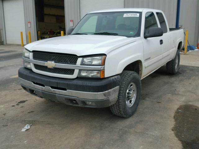 1GCHK29U24E345912 - 2004 CHEVROLET SILVERADO WHITE photo 2