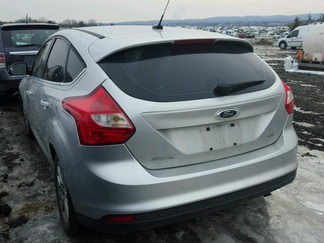 1FAHP3M20CL122474 - 2012 FORD FOCUS SEL SILVER photo 3