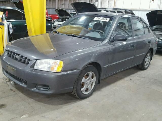 KMHCG45C01U174322 - 2001 HYUNDAI ACCENT GL GRAY photo 2