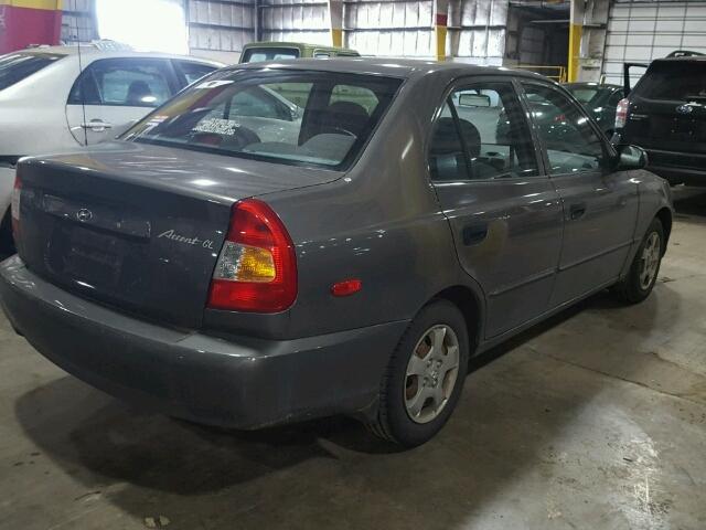 KMHCG45C01U174322 - 2001 HYUNDAI ACCENT GL GRAY photo 4