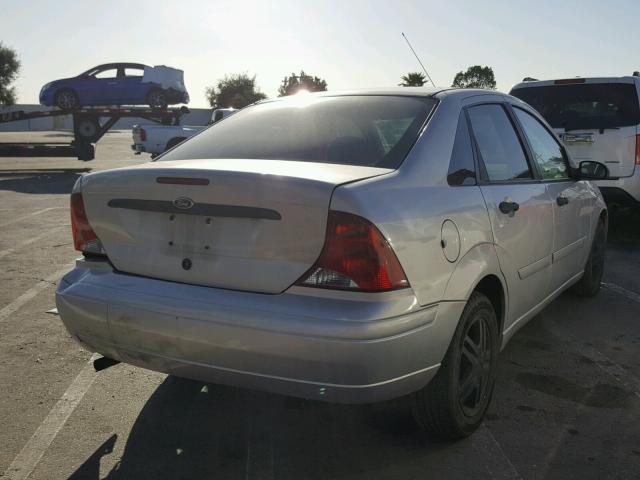 1FAFP34ZX3W229812 - 2003 FORD FOCUS SE C SILVER photo 4
