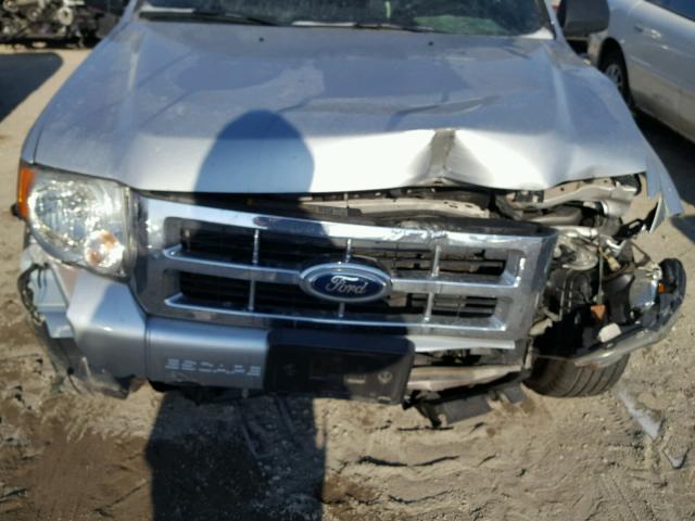 1FMCU0D72CKA16875 - 2012 FORD ESCAPE XLT SILVER photo 9