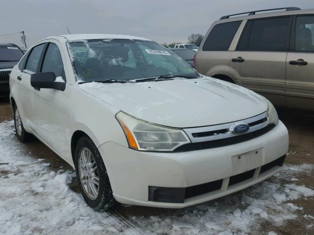 1FAHP35N99W119475 - 2009 FORD FOCUS SE WHITE photo 1