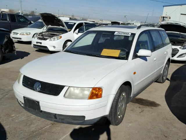 WVWNA63B7WE334086 - 1998 VOLKSWAGEN PASSAT GLS WHITE photo 2