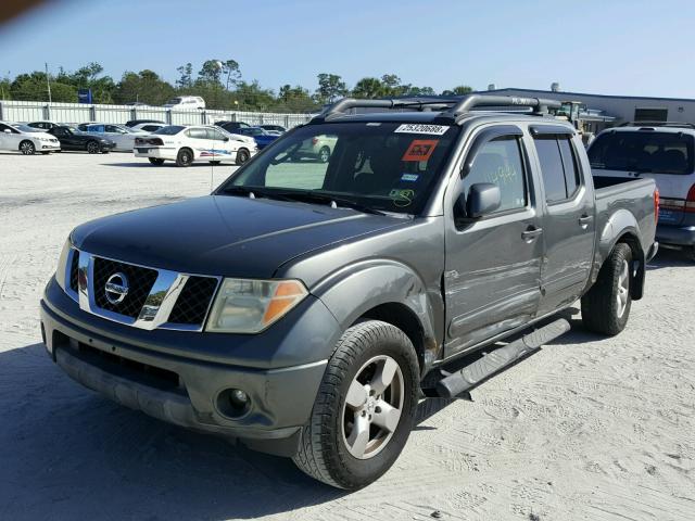 1N6AD07U16C403670 - 2006 NISSAN FRONTIER C GRAY photo 2