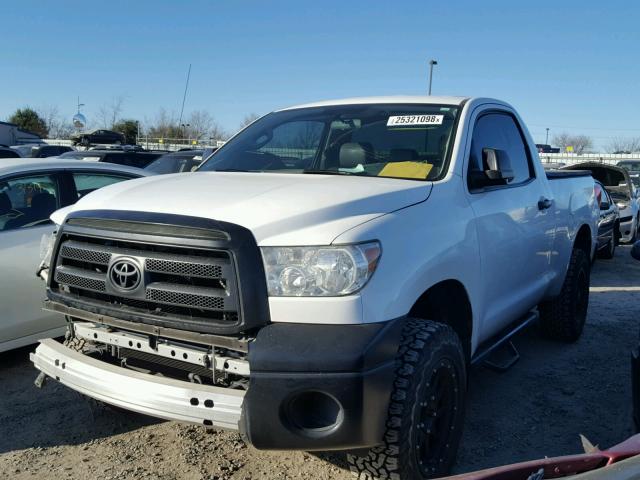 5TFJM5F16DX001351 - 2013 TOYOTA TUNDRA WHITE photo 2