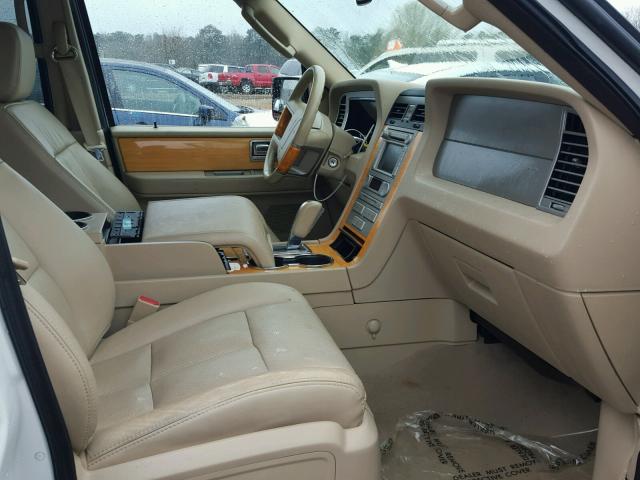 5LMFU28568LJ07972 - 2008 LINCOLN NAVIGATOR WHITE photo 5