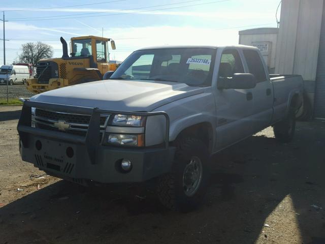 1GCHK33265F850313 - 2005 CHEVROLET SILVERADO TAN photo 2