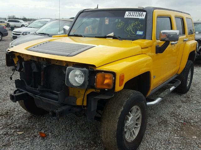 5GTDN13E078130817 - 2007 HUMMER H3 YELLOW photo 2