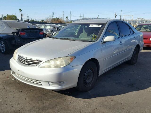 4T1BE30K75U060530 - 2005 TOYOTA CAMRY LE SILVER photo 2