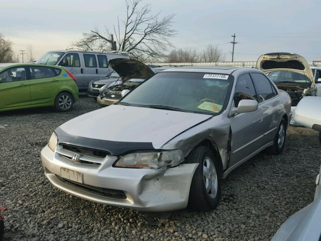 1HGCG1651XA068511 - 1999 HONDA ACCORD EX SILVER photo 2