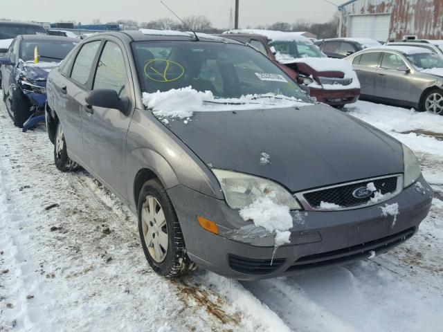 1FAHP34N37W107272 - 2007 FORD FOCUS ZX4 GRAY photo 1