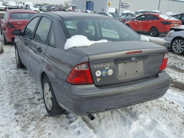 1FAHP34N37W107272 - 2007 FORD FOCUS ZX4 GRAY photo 3