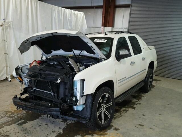 3GNTKGE70CG184420 - 2012 CHEVROLET AVALANCHE WHITE photo 2