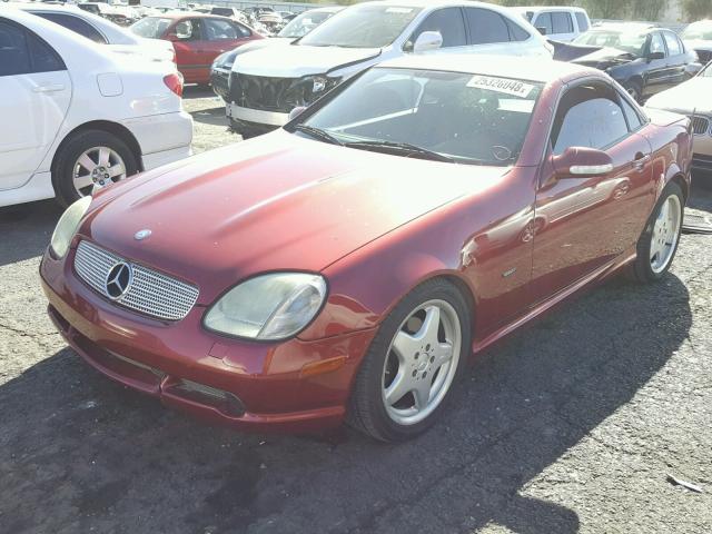 WDBKK65F41F229460 - 2001 MERCEDES-BENZ SLK 320 MAROON photo 2