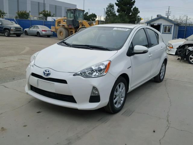 JTDKDTB33F1109951 - 2015 TOYOTA PRIUS C WHITE photo 2