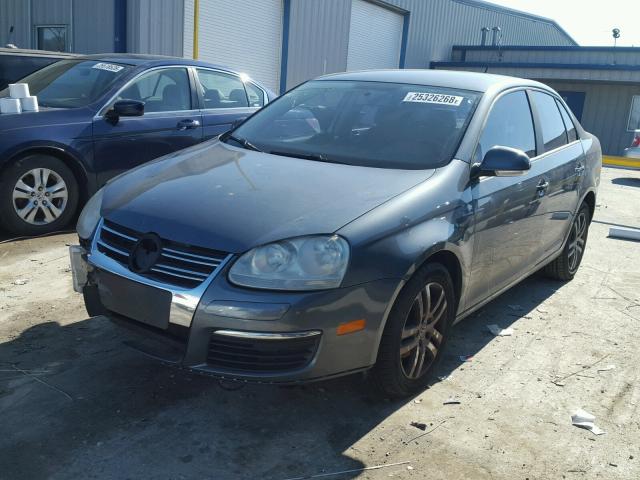 3VWJM71K48M117376 - 2008 VOLKSWAGEN JETTA S GRAY photo 2