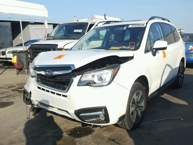 JF2SJARCXJH502074 - 2018 SUBARU FORESTER 2 WHITE photo 2