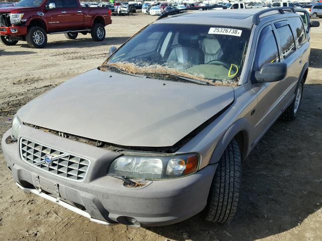 YV1SZ58D821076804 - 2002 VOLVO V70 XC BEIGE photo 2