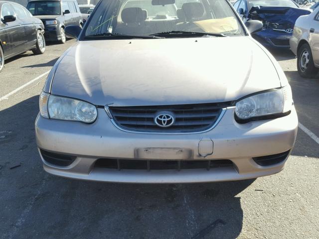 1NXBR12E32Z655094 - 2002 TOYOTA COROLLA CE GOLD photo 9