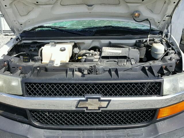 1GAHG39U271121258 - 2007 CHEVROLET EXPRESS G3 WHITE photo 7