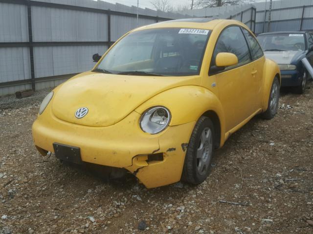 3VWCD21C0YM483162 - 2000 VOLKSWAGEN NEW BEETLE YELLOW photo 2