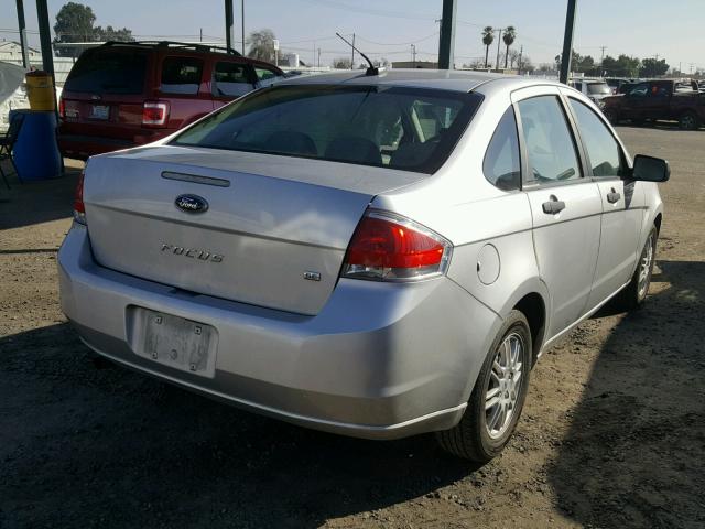 1FAHP3FN0BW130613 - 2011 FORD FOCUS SE SILVER photo 4