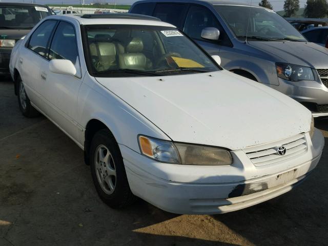 JT2BG22K8V0023489 - 1997 TOYOTA CAMRY LE WHITE photo 1