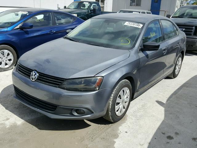 3VW2K7AJ4EM303075 - 2014 VOLKSWAGEN JETTA BASE GRAY photo 2