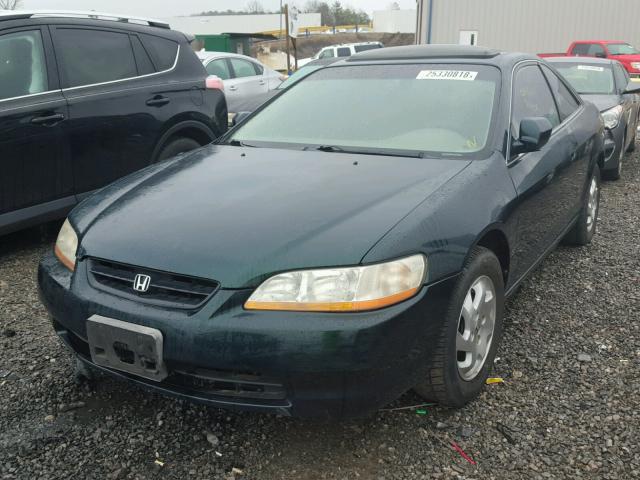 1HGCG3250YA010294 - 2000 HONDA ACCORD EX GREEN photo 2