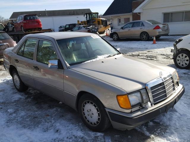 WDBEA32E1PB916244 - 1993 MERCEDES-BENZ 300 E GOLD photo 1