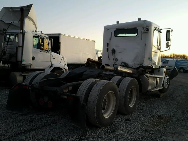 1FUJA6CK26LU98154 - 2006 FREIGHTLINER CONVENTION WHITE photo 4