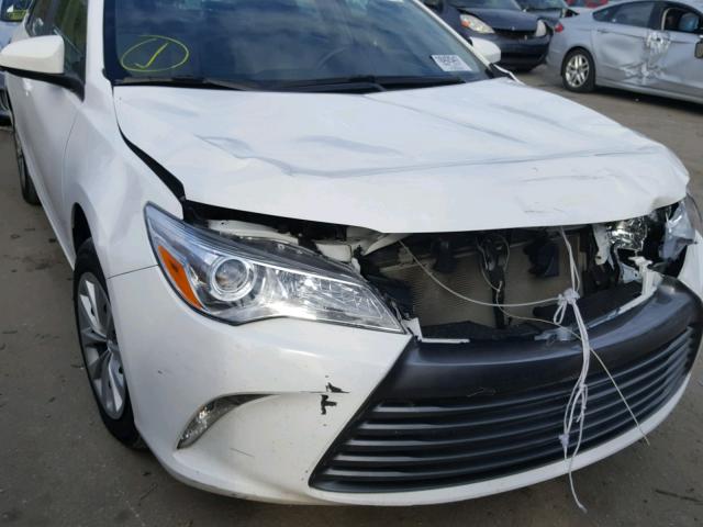 4T1BF1FK0HU381029 - 2017 TOYOTA CAMRY LE WHITE photo 9