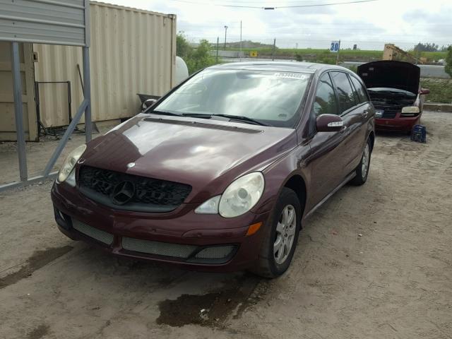 4JGCB65E76A035826 - 2006 MERCEDES-BENZ R 350 MAROON photo 2