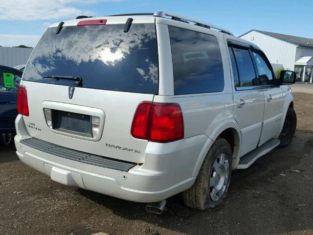 5LMFU28595LJ06357 - 2005 LINCOLN NAVIGATOR WHITE photo 4