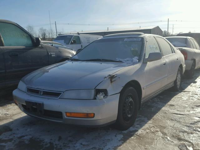 1HGCD5651VA161705 - 1997 HONDA ACCORD EX SILVER photo 2