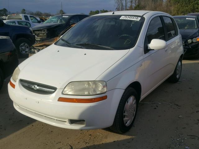 KL1TD66626B660433 - 2006 CHEVROLET AVEO BASE WHITE photo 2