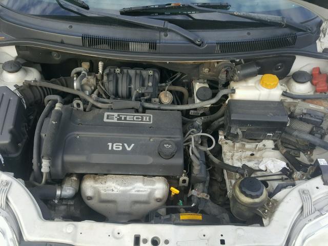 KL1TD66626B660433 - 2006 CHEVROLET AVEO BASE Biały zdjęcie 7