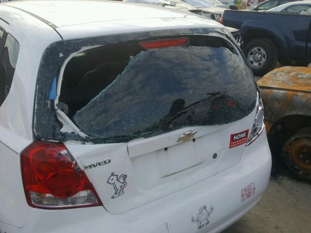 KL1TD66626B660433 - 2006 CHEVROLET AVEO BASE Biały zdjęcie 9