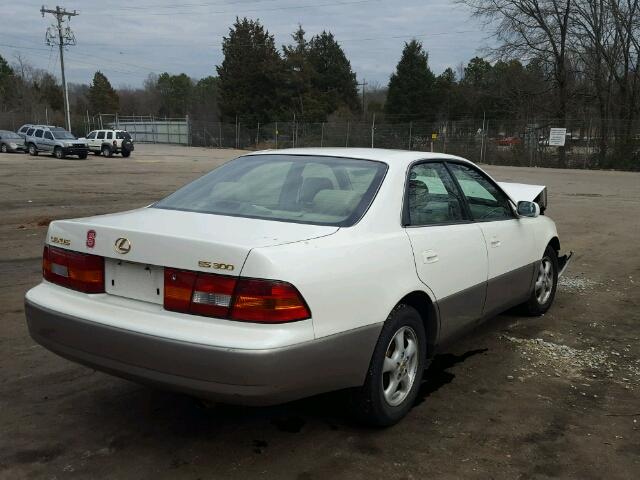 JT8BF28G5W5035339 - 1998 LEXUS ES 300 WHITE photo 4