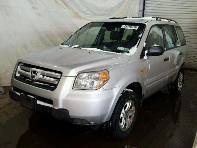 5FNYF18187B021632 - 2007 HONDA PILOT LX SILVER photo 2