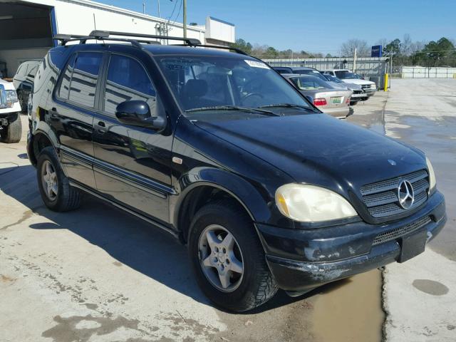 4JGAB54EX1A267008 - 2001 MERCEDES-BENZ ML 320 BLACK photo 1